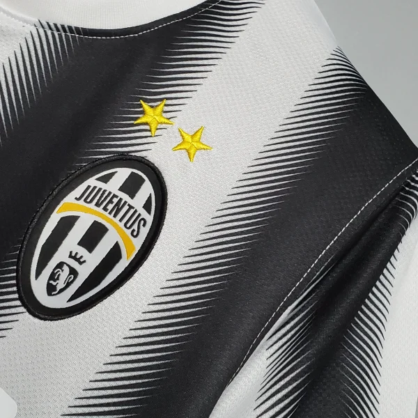 2011-12  Juventus Retro Jersey Home