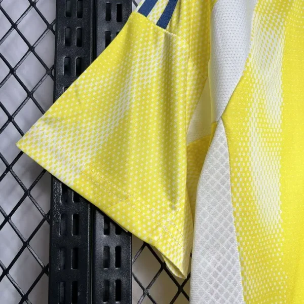 Juventus Away Replica Jersey 2024-25