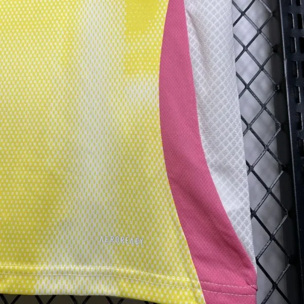 Juventus Away Replica Jersey 2024-25