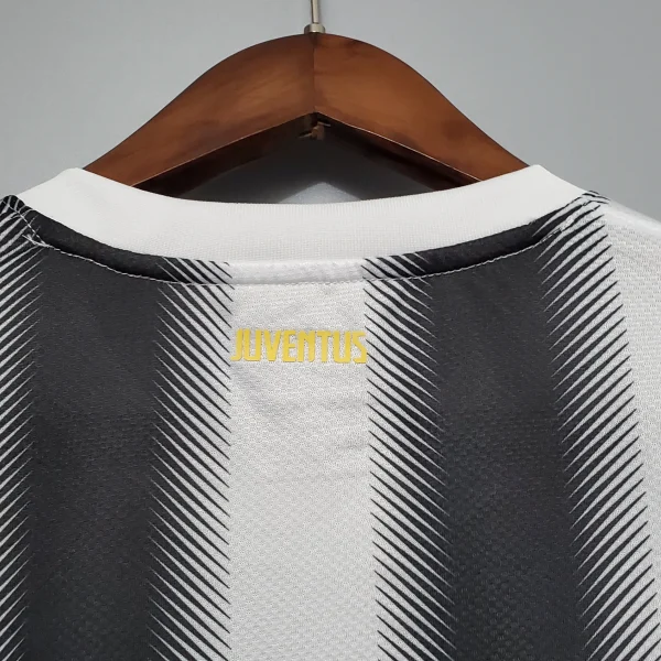 2011-12  Juventus Retro Jersey Home