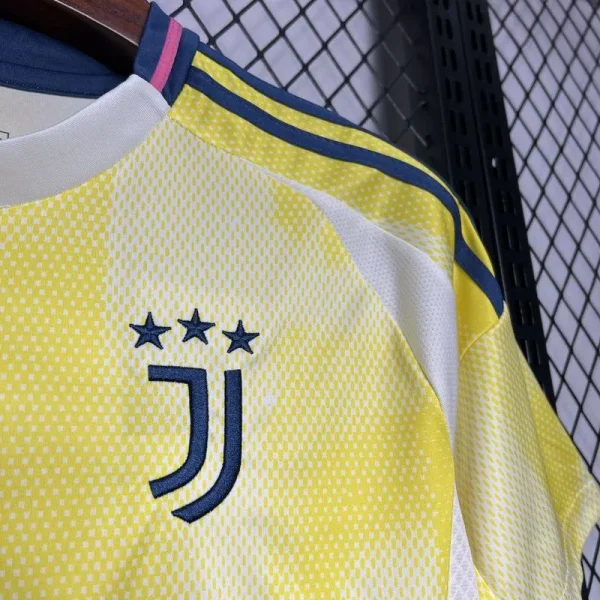 Juventus Away Kit(Jersey+Shorts) 2024-25